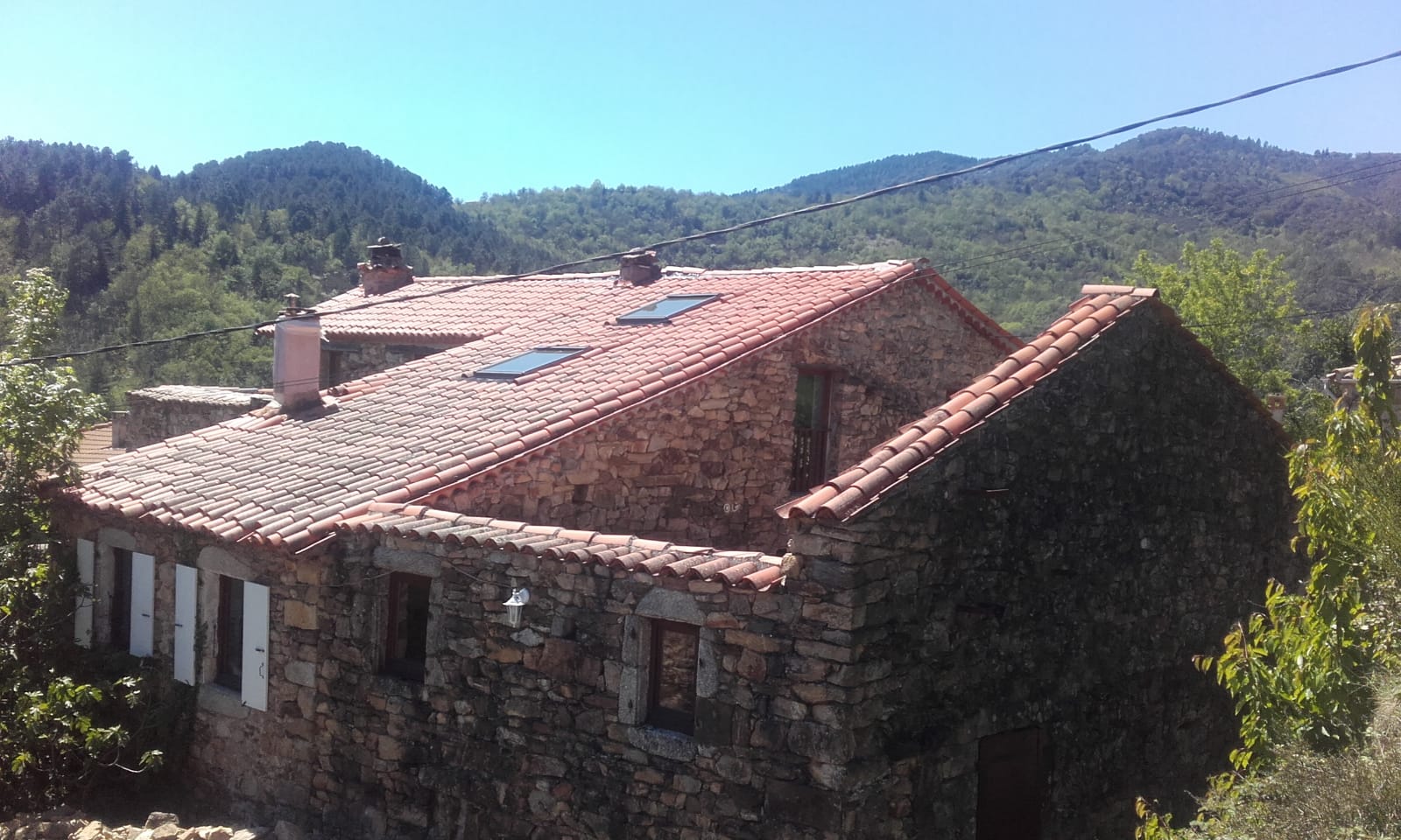 Façade du gîte Entre Eaux et Roches